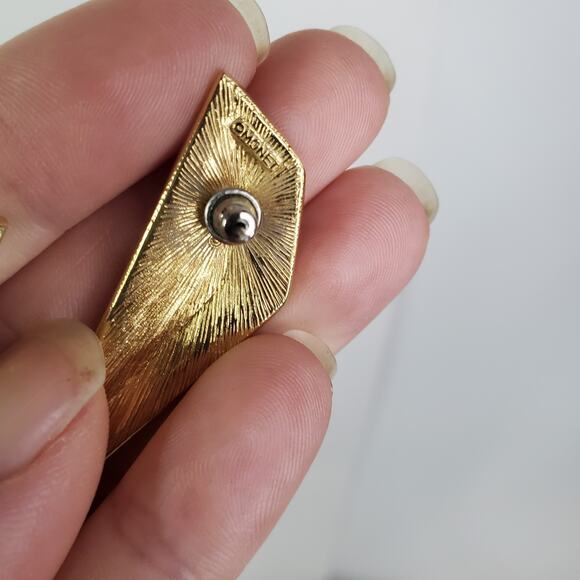 Vintage Monet Signed Long Cream/Red Enamel Gold Trim Triangle Earrings Post - Picture 5 of 8